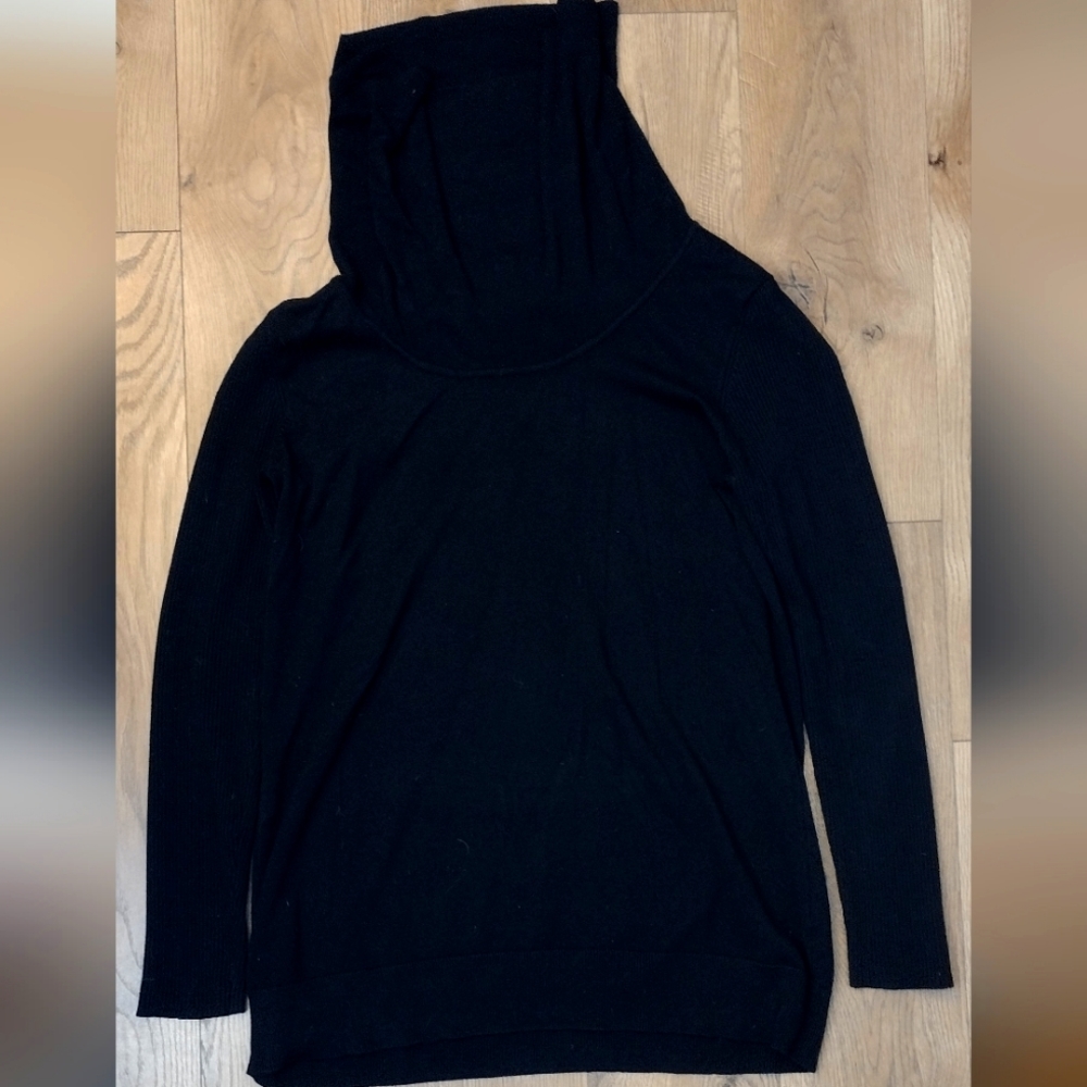 Women's Medium Black Turtleneck